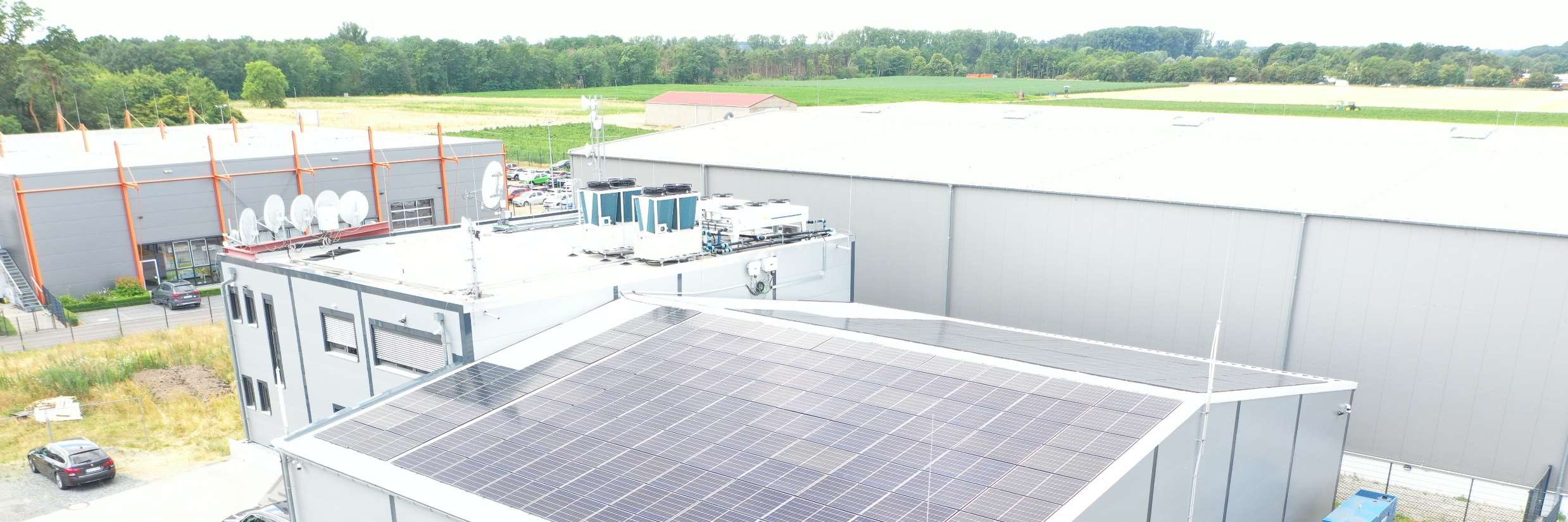 Rechenzentrum — Dachanlage mit Kühlung und Photovoltaik